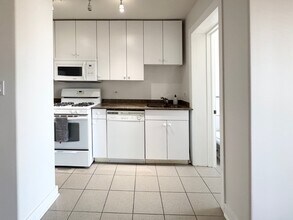 4335 W Irving Park Rd in Chicago, IL - Building Photo - Building Photo