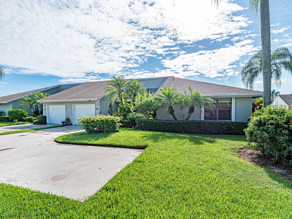 13312 Touchstone Plz in West Palm Beach, FL - Foto de edificio