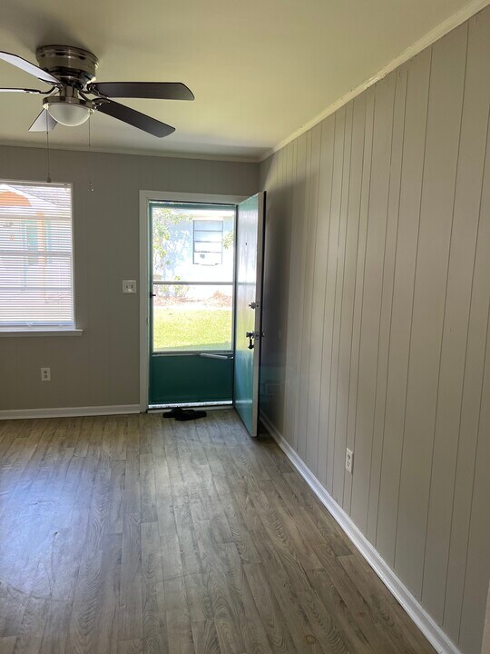 4616 Hyde Ave in North Charleston, SC - Building Photo