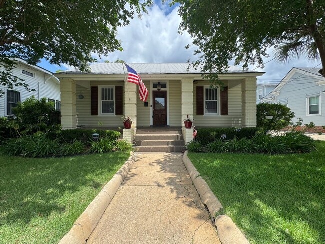 1106 E Jackson St in Pensacola, FL - Building Photo - Building Photo