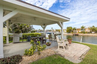 464 N Paula Dr, Unit 106 in Dunedin, FL - Foto de edificio - Building Photo