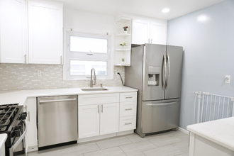 18 Zabriskie Ave-Unit -2 in Bayonne, NJ - Building Photo - Building Photo