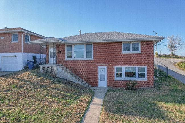 710 Jackson St in Jefferson City, MO - Building Photo - Building Photo