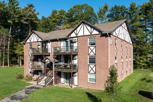Tudor Crest Estates in Seabrook, NH - Building Photo