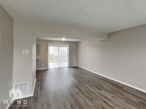3949 Dunne Dr in Columbus, OH - Building Photo - Building Photo