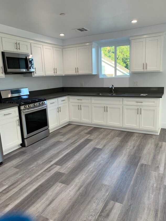 789 E 41st Pl, Unit Front in Los Angeles, CA - Building Photo - Building Photo