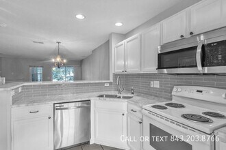 8100 Shadow Oak Dr in North Charleston, SC - Building Photo - Building Photo