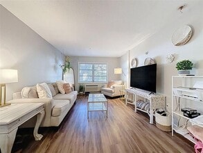 406 S Cedar Ave in Tampa, FL - Building Photo - Building Photo