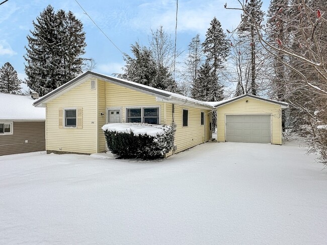 property at 211 Walnut St