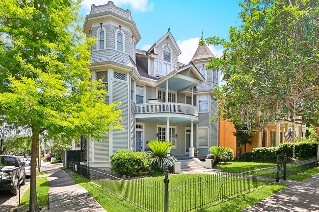 6056 Prytania St in New Orleans, LA - Building Photo - Building Photo