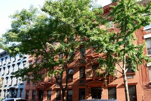 351-353 W 53rd St in New York, NY - Building Photo