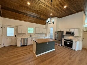145 Greenbriar Ct in Bridgeport, TX - Building Photo - Building Photo