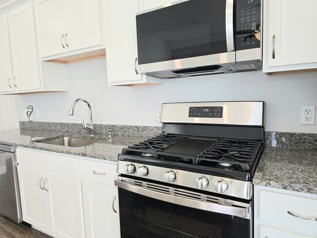 2 Railroad Ave in Merrimack, NH - Foto de edificio - Building Photo