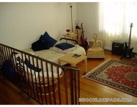 35 Park St, Unit 2 in Brookline, MA - Building Photo - Building Photo
