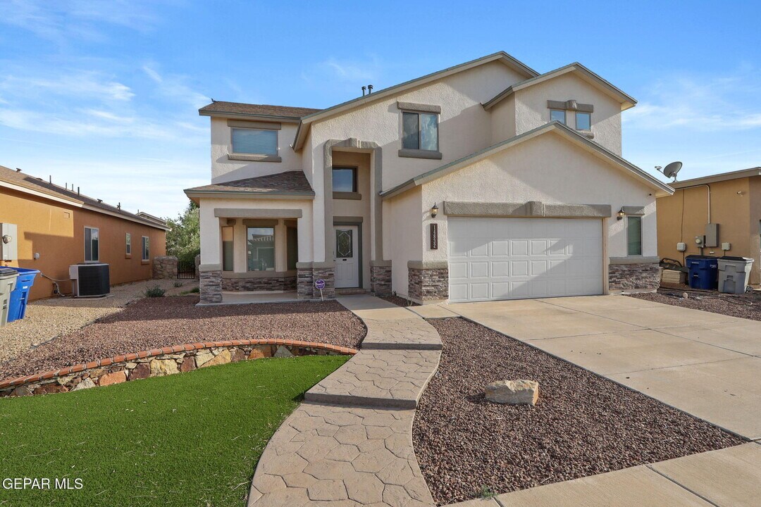 14832 Bert Cameron Ave in El Paso, TX - Building Photo
