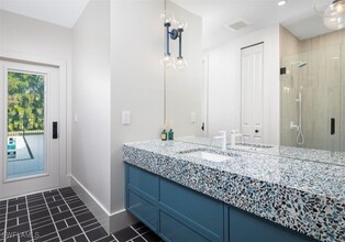 4702 Oak Leaf Dr in Naples, FL - Foto de edificio - Building Photo