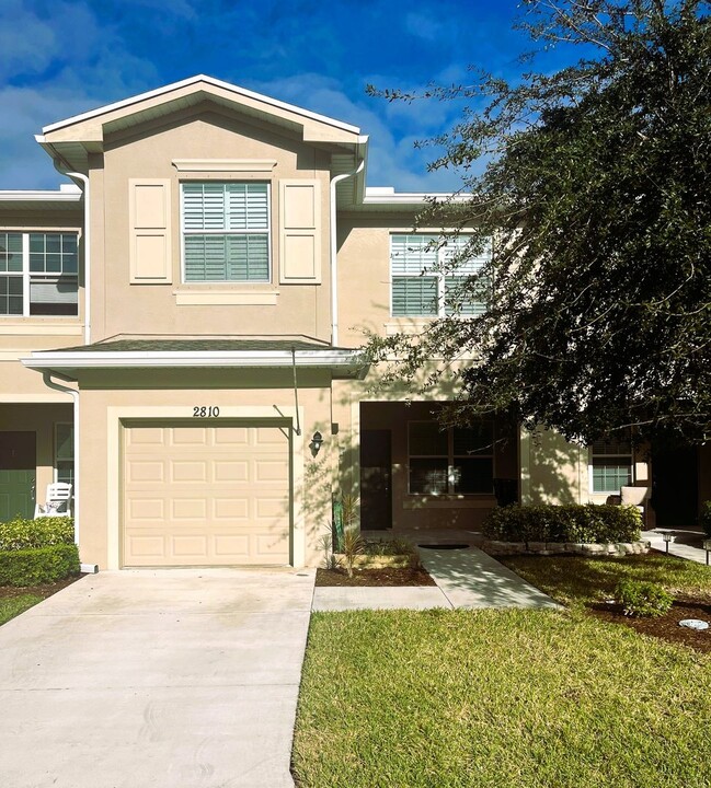 2810 NW Treviso Cir in Port St. Lucie, FL - Foto de edificio