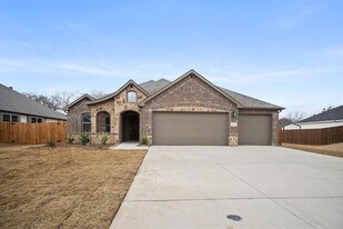 618 Kyle Dr in Tioga, TX - Building Photo