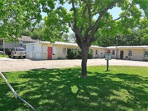 Kemper Court Apartments in La Marque, TX - Building Photo - Other