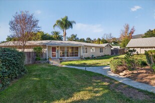 914 El Paseo Rd in Ojai, CA - Building Photo