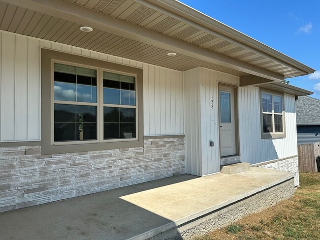 128 La Vista Dr in Waynesville, MO - Building Photo - Building Photo
