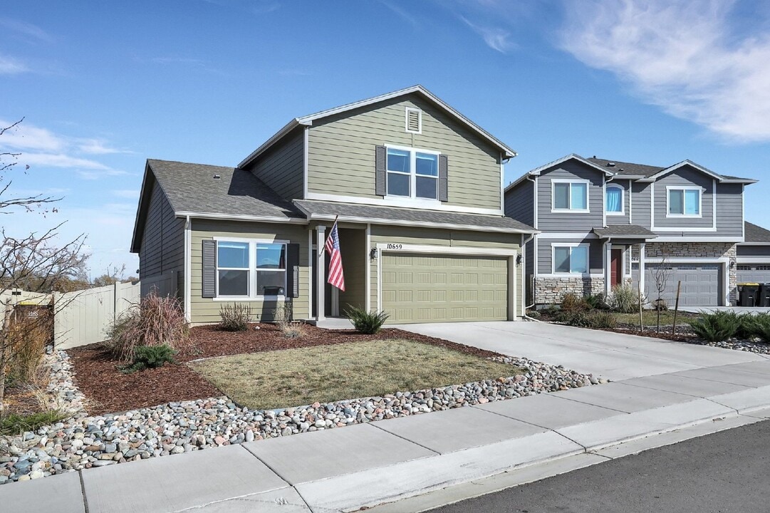 10659 Traders Pkwy in Fountain, CO - Building Photo