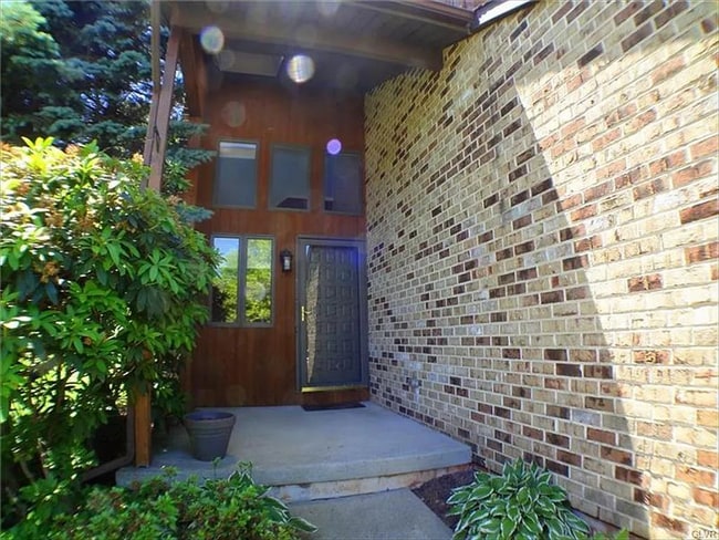 1730 Falcon Dr in Bethlehem, PA - Building Photo - Building Photo