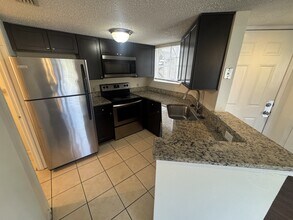 1972 Lake Atriums Cir in Orlando, FL - Building Photo - Building Photo