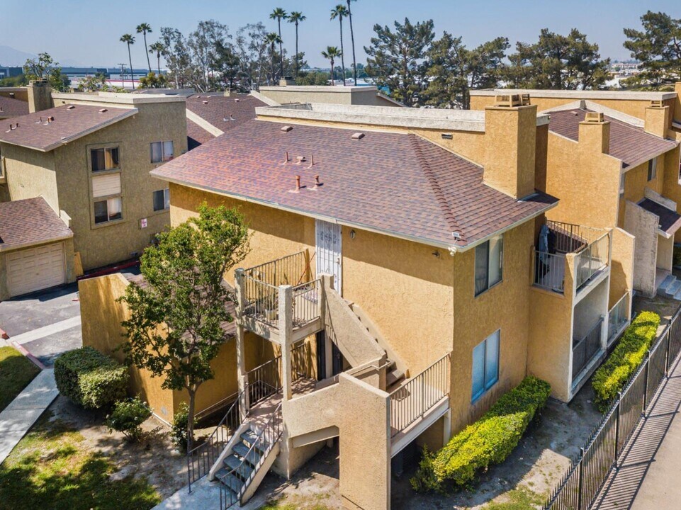 1025 N Tippecanoe Ave in San Bernardino, CA - Building Photo
