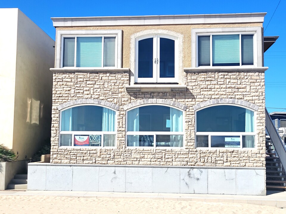 1319 E Seal Way, Unit B in Seal Beach, CA - Building Photo