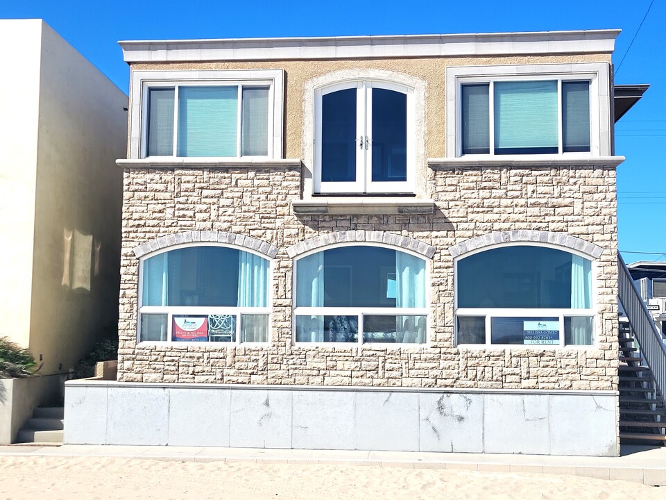 1319 E Seal Way, Unit A in Seal Beach, CA - Building Photo