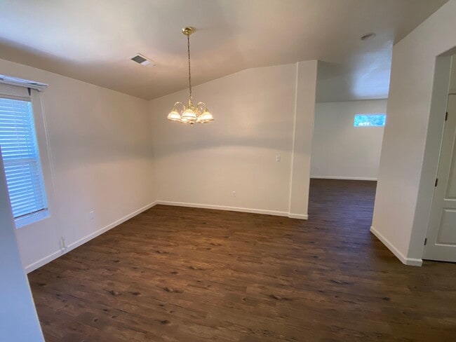 4713 W Cherry Ct in Visalia, CA - Building Photo - Building Photo