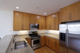 371 30th St in Oakland, CA - Building Photo - Building Photo