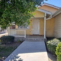 640 E Shaver St in San Jacinto, CA - Building Photo