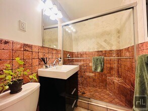 345 E 54th St, Unit 1J in New York, NY - Building Photo - Building Photo