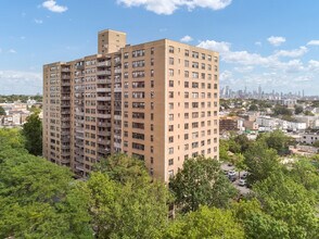 225 Saint Pauls Ave, Unit 4S in Jersey City, NJ - Building Photo - Building Photo
