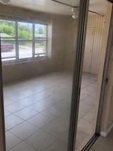 805 Foresteria Dr, Unit B in West Palm Beach, FL - Foto de edificio - Building Photo