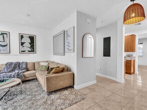476 SW 147th Ave in Pembroke Pines, FL - Foto de edificio - Building Photo