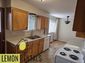 1302 S 16th Ave in Yakima, WA - Foto de edificio - Building Photo