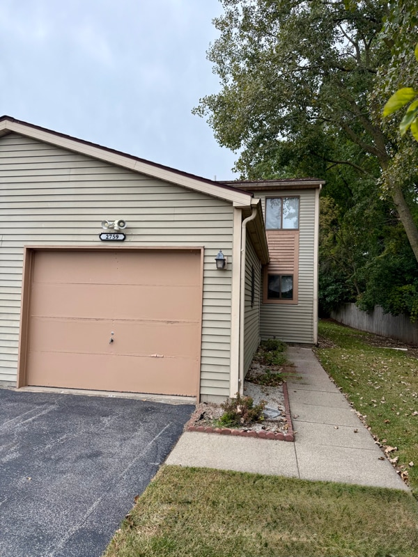 property at 2759 Pin Oak Dr