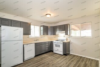 680 Lexington Park in Florissant, MO - Building Photo - Building Photo