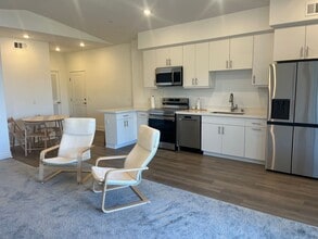 955 Madonna Rd in San Luis Obispo, CA - Building Photo - Building Photo