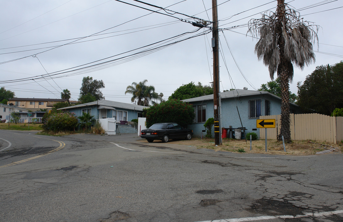 203-207 Hillside Ter in Vista, CA - Building Photo