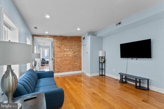 1818 E Pratt St in Baltimore, MD - Building Photo - Building Photo