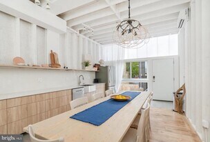 732 Mercy St in Philadelphia, PA - Building Photo
