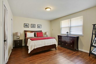 2216 Glasgow Dr-Unit -202 in Harvey, LA - Building Photo - Building Photo