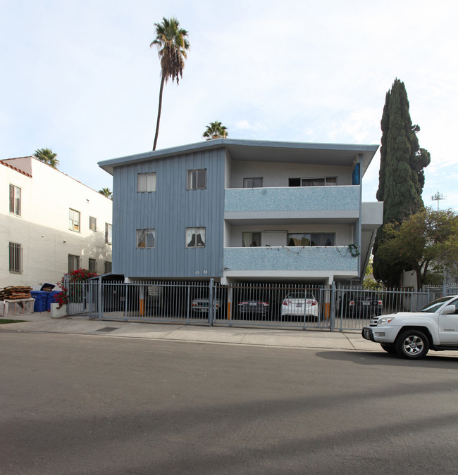 1528 Winona Blvd in Los Angeles, CA - Building Photo - Building Photo