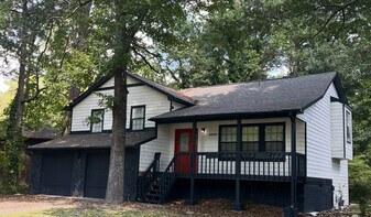 6530 Peppermill Ln in Atlanta, GA - Building Photo