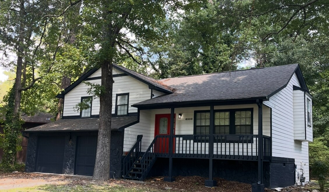 6530 Peppermill Ln in Atlanta, GA - Building Photo