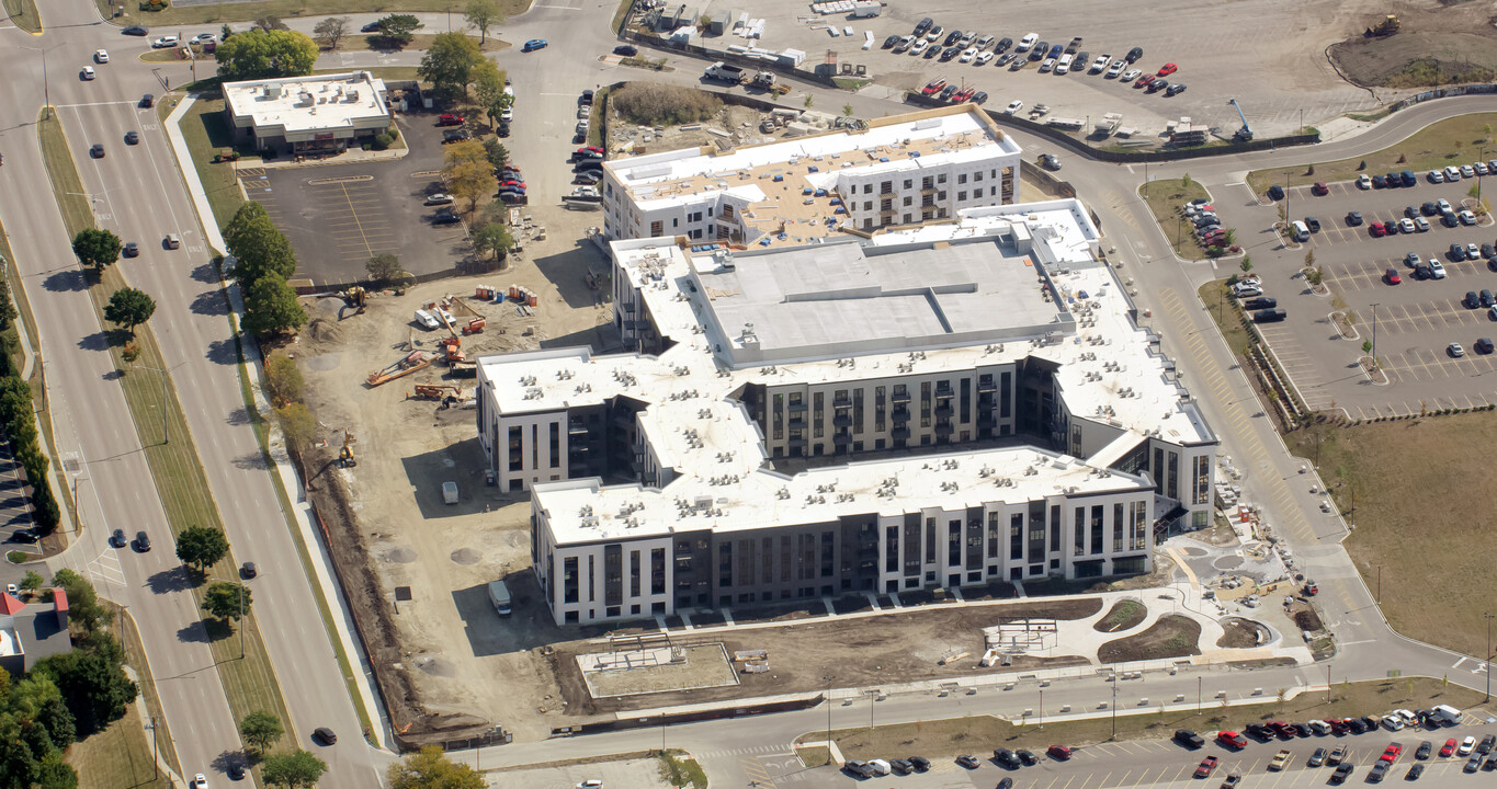 Sophia at Fox Valley in Aurora, IL - Building Photo